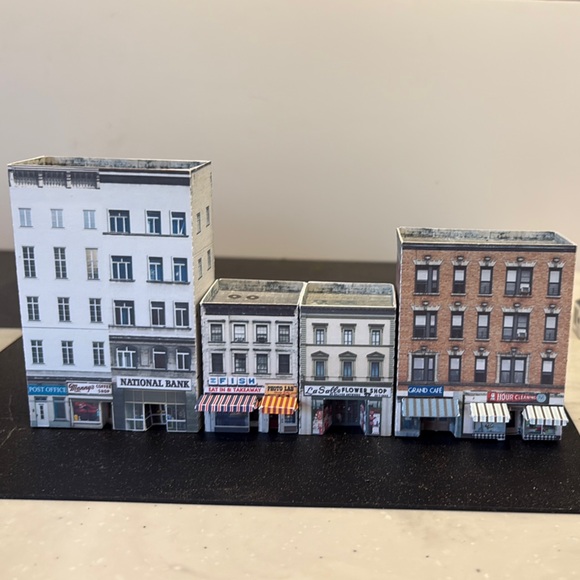 Miniature Cityscape Model - Picture 5 of 7